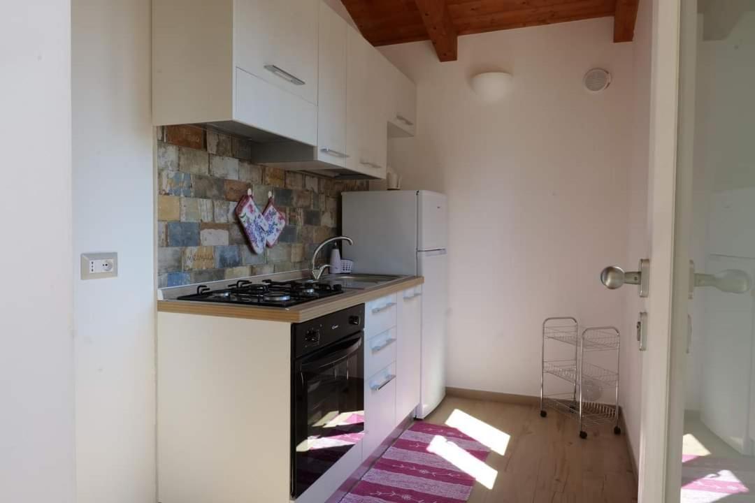 Case Vacanze La Quercia マリーナ・ディ・カメロータ 部屋 写真